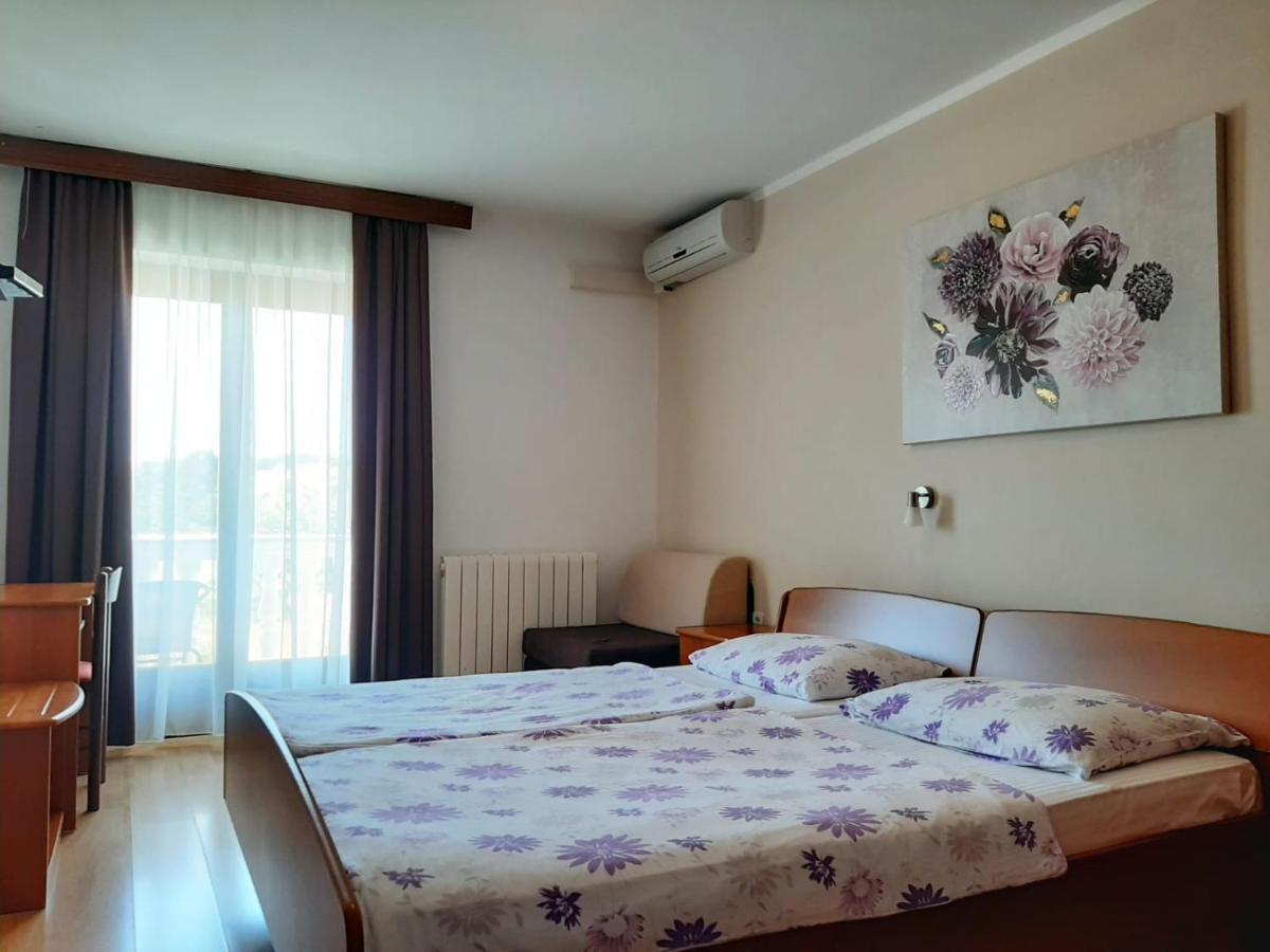 Pansion Katarina Bed and Breakfast Malinska Buitenkant foto
