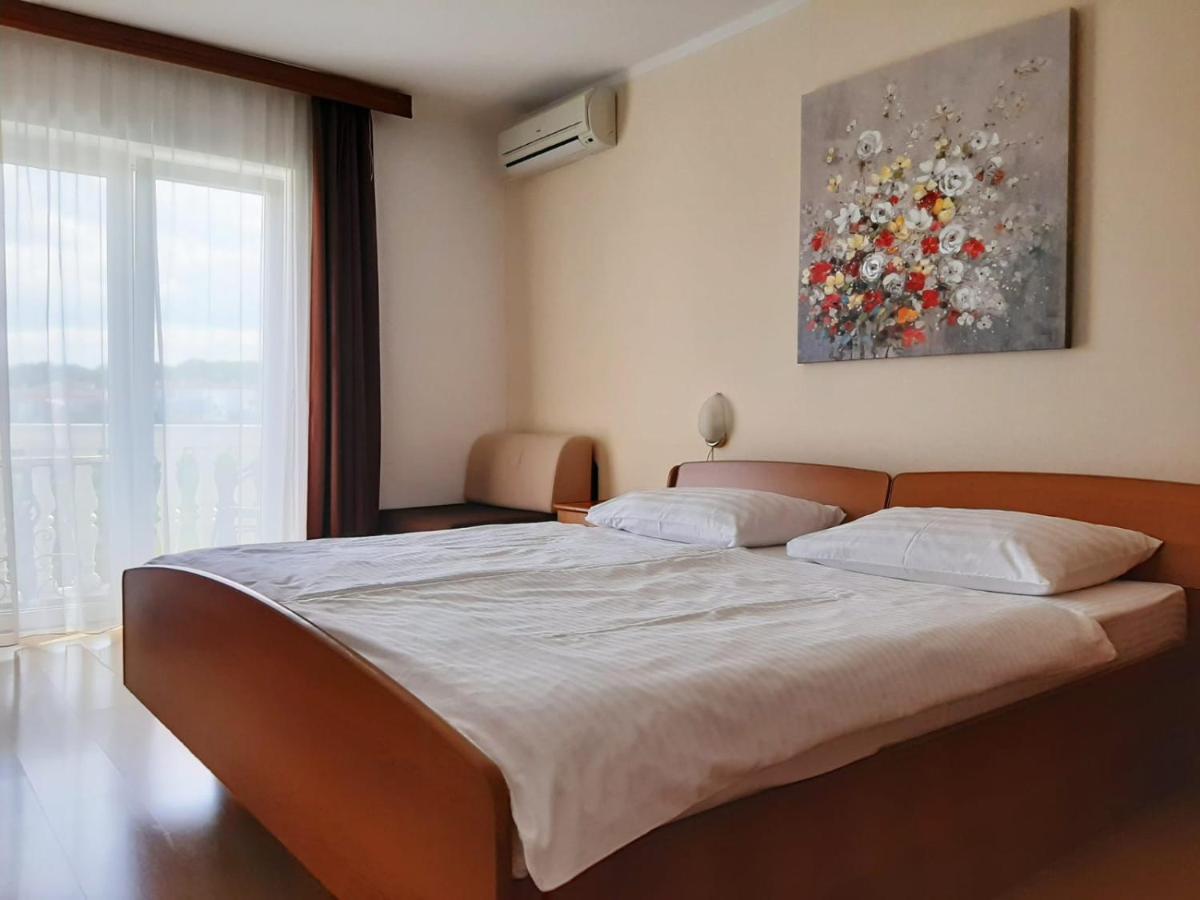 Pansion Katarina Bed and Breakfast Malinska Buitenkant foto