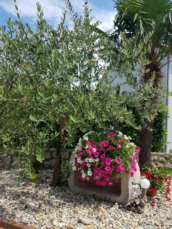 Pansion Katarina Bed and Breakfast Malinska Buitenkant foto