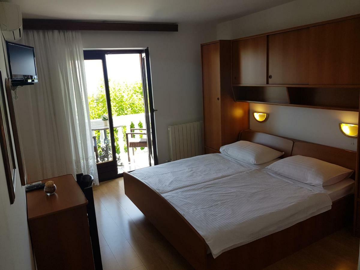 Pansion Katarina Bed and Breakfast Malinska Buitenkant foto